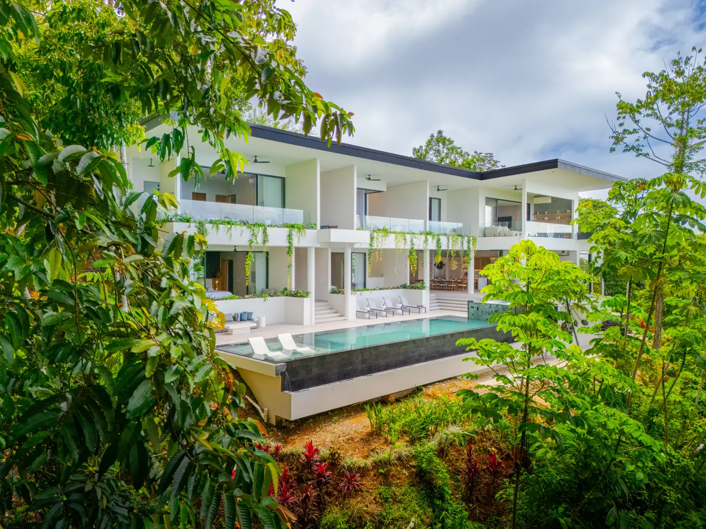 Acqua Blu &mdash; the house and the pool
