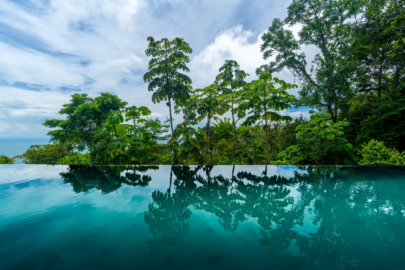 Acqua Blu &mdash; the infinity edge
