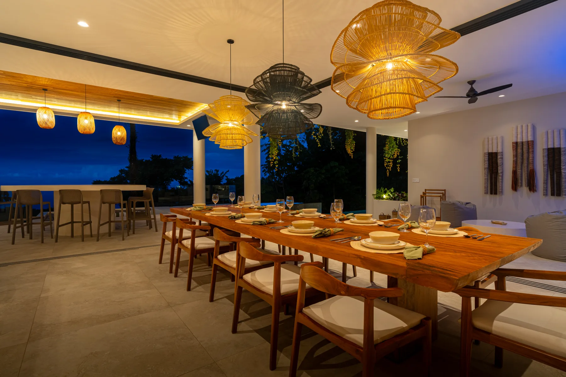 Acqua Blu &mdash; dining at dusk