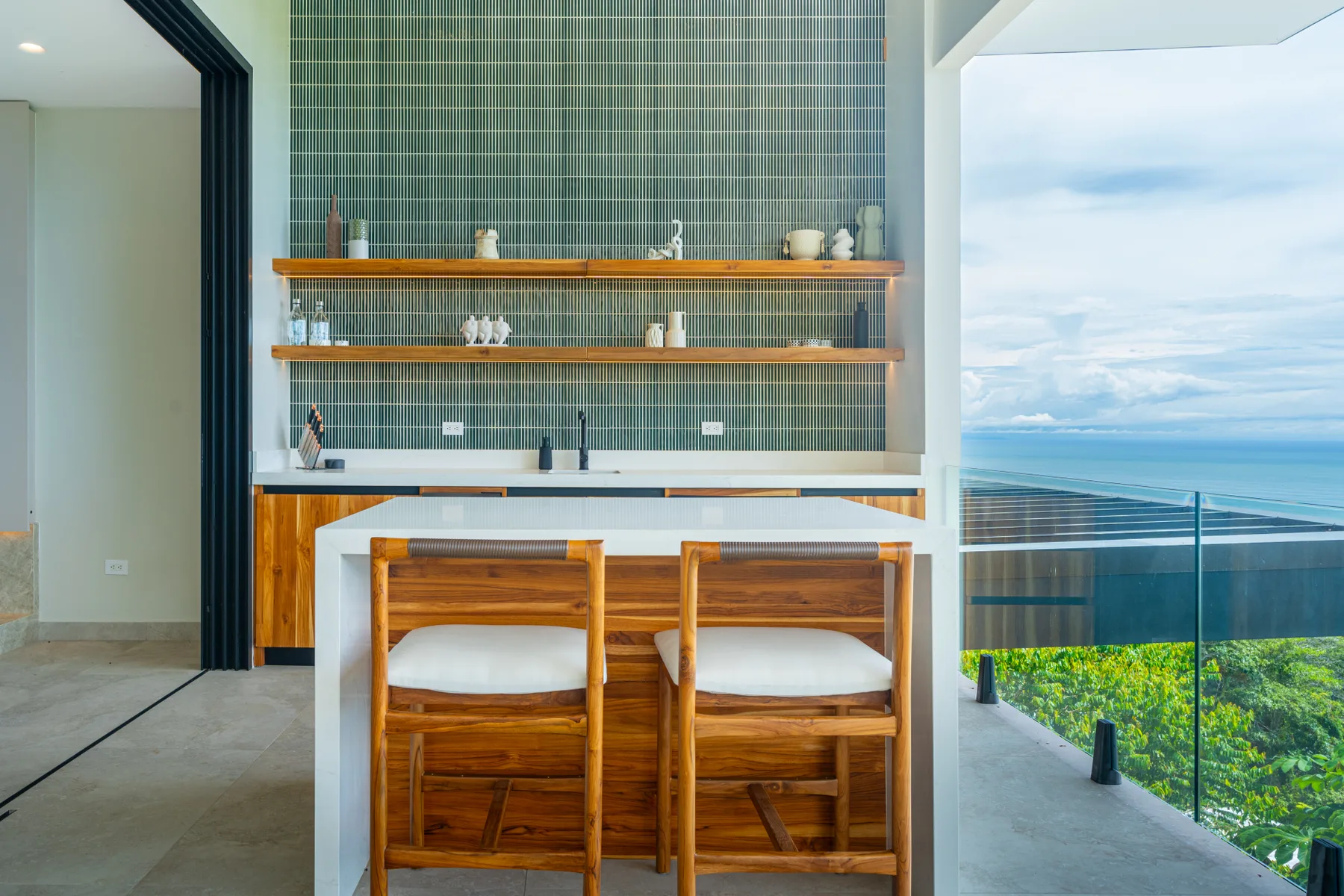 Acqua Blu &mdash; the wet bar and the view