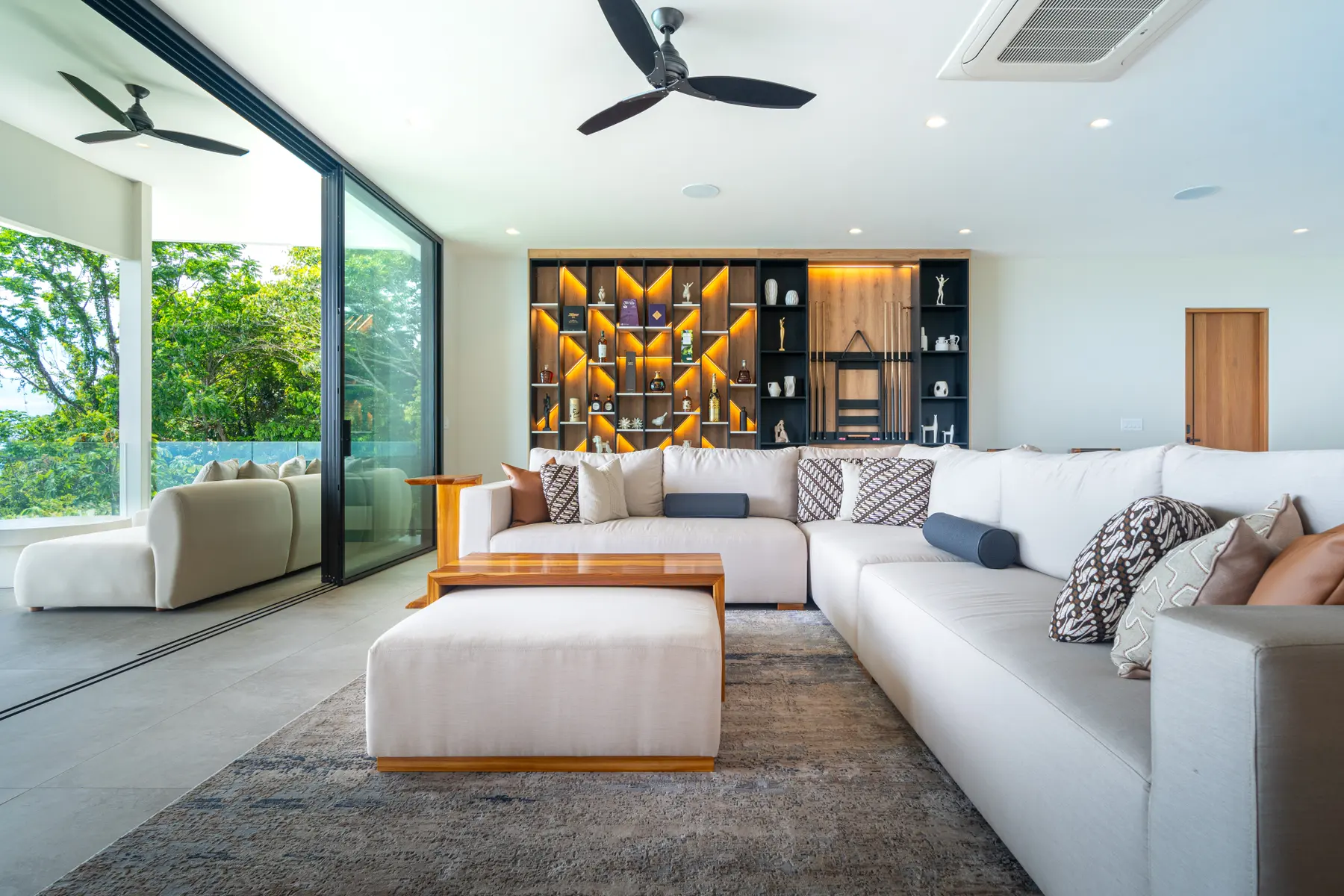 Acqua Blu &mdash; the media lounge