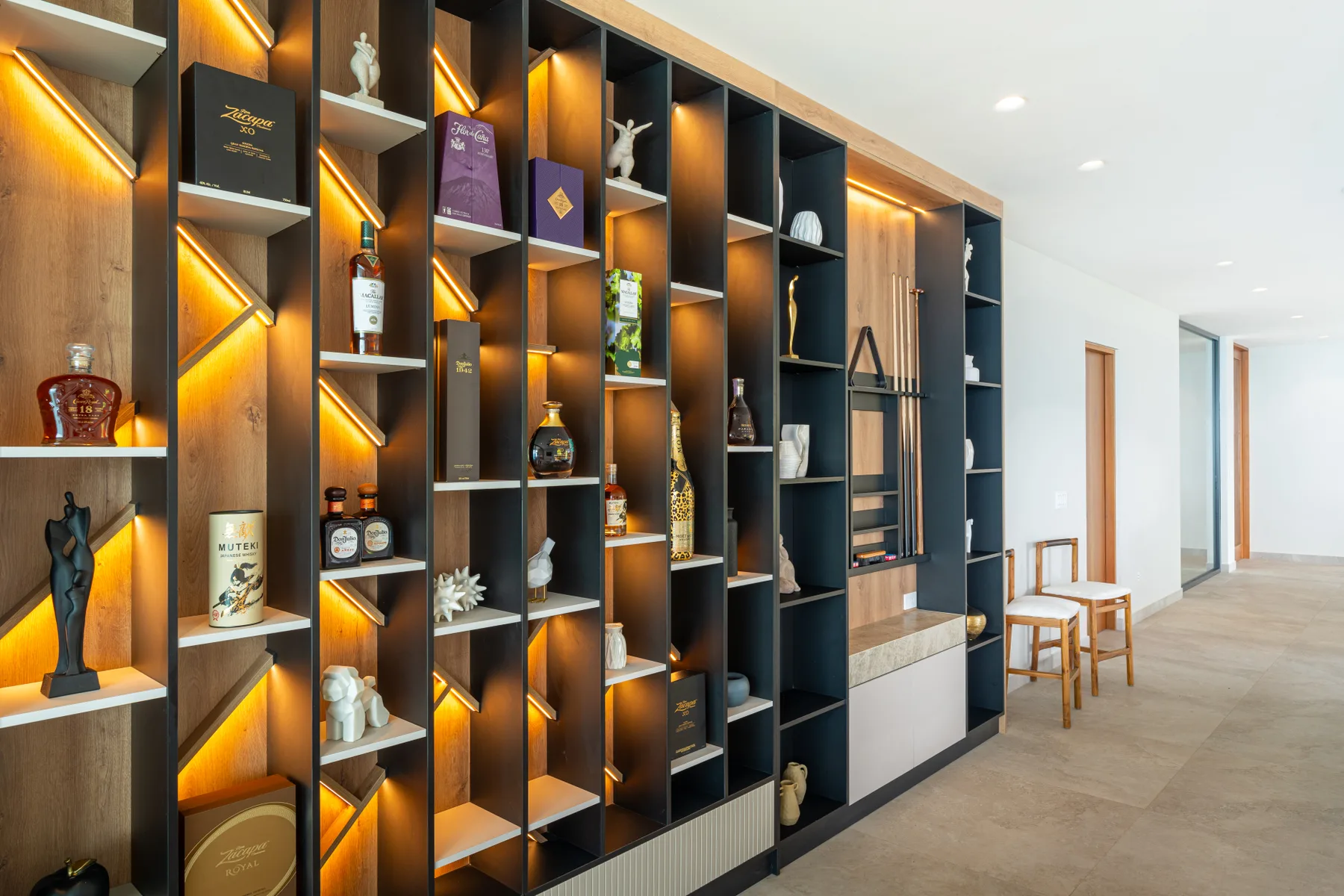 Acqua Blu &mdash; the display wall