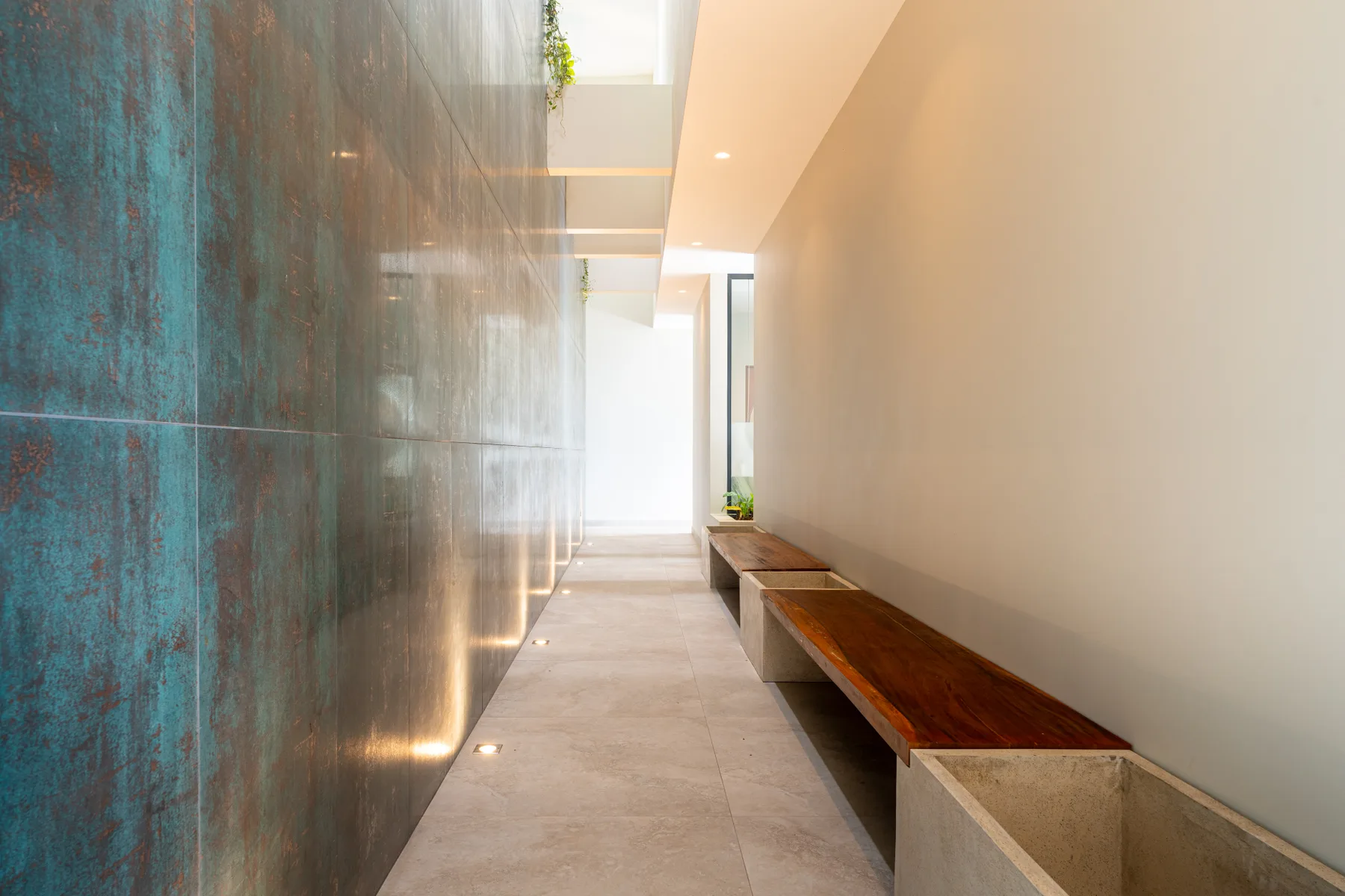 Acqua Blu &mdash; the corridor