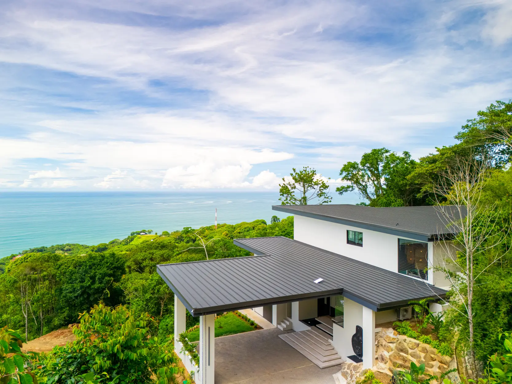 Acqua Blu &mdash; the house from the drive
