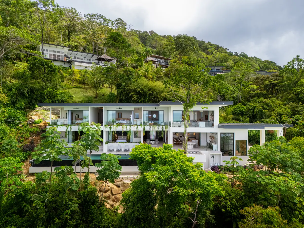 Acqua Blu &mdash; the house in the hillside