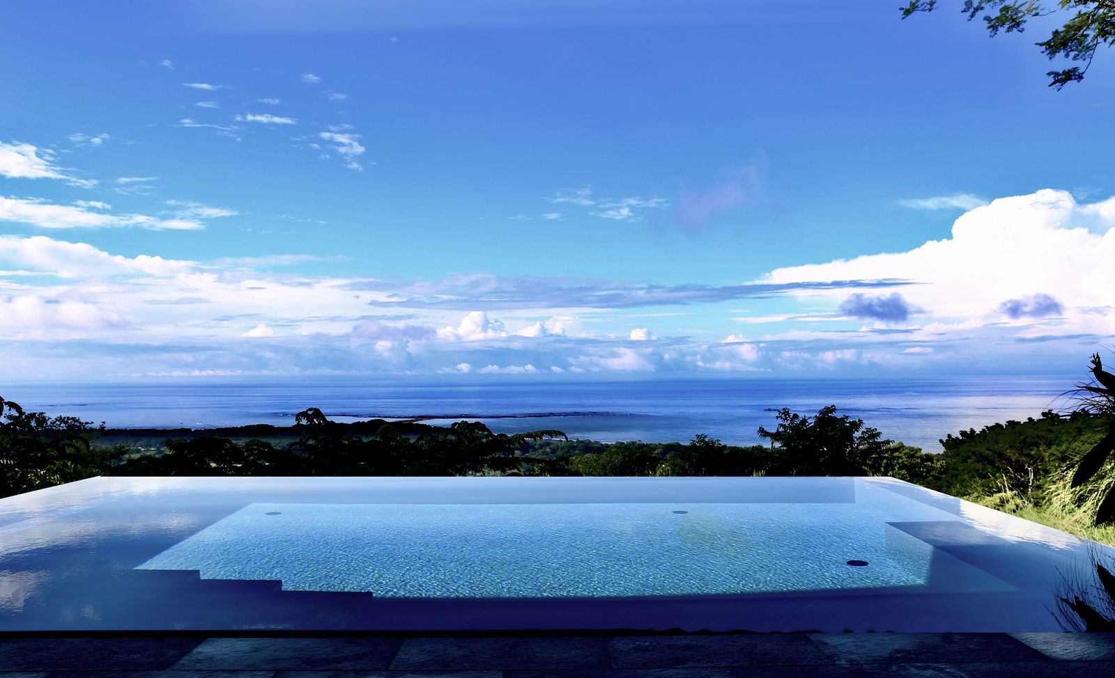 The infinity edge, with the Pacific and the Marino Ballena sandbar beyond