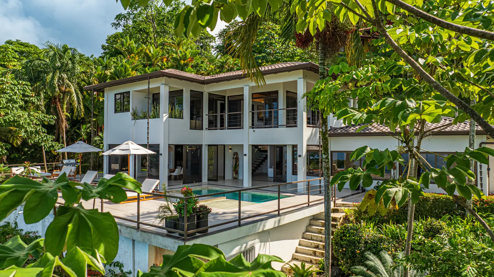 Casa Ballena &mdash; the house and pool seen from above