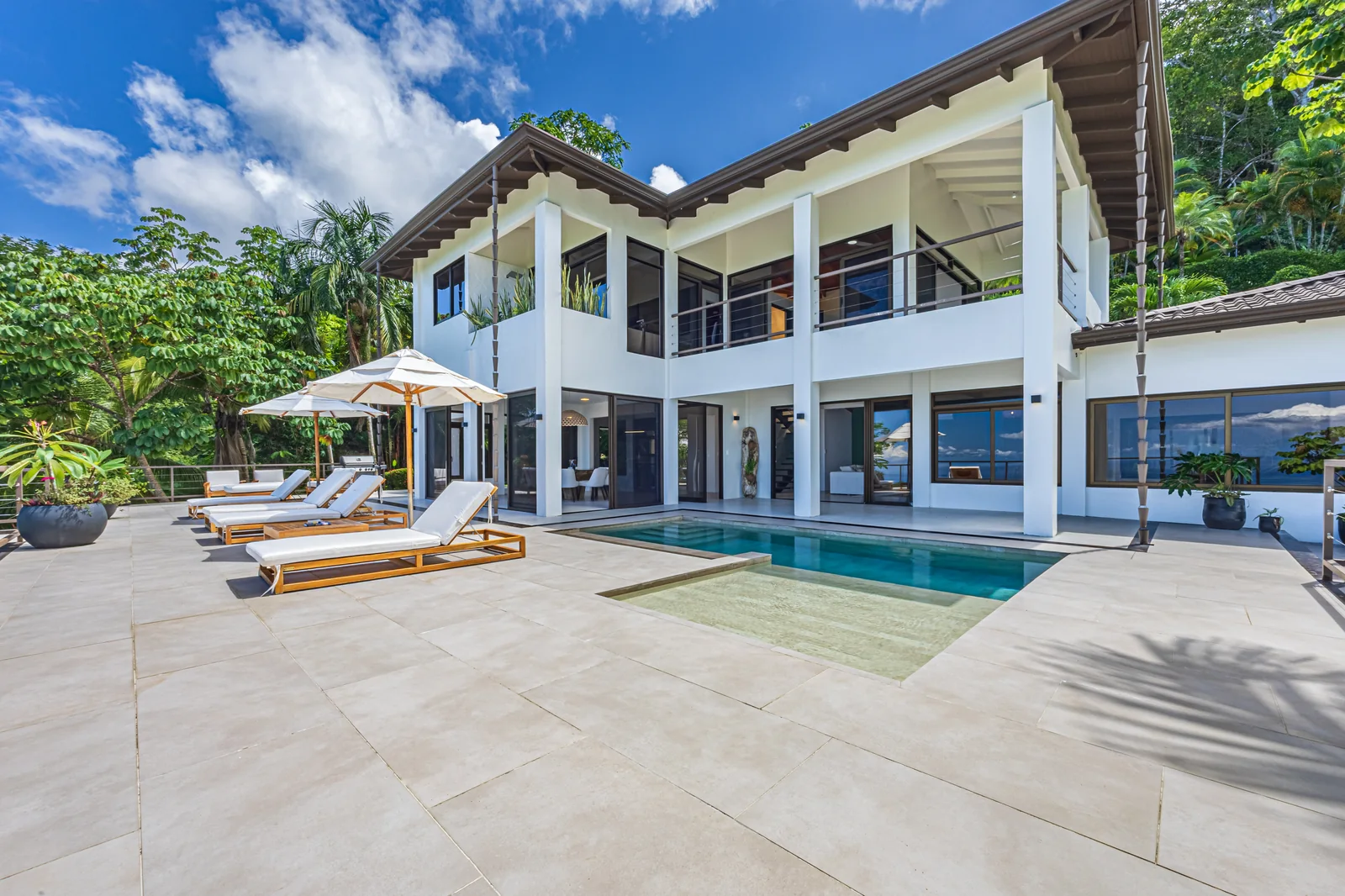 Casa Ballena &mdash; the house seen across the pool