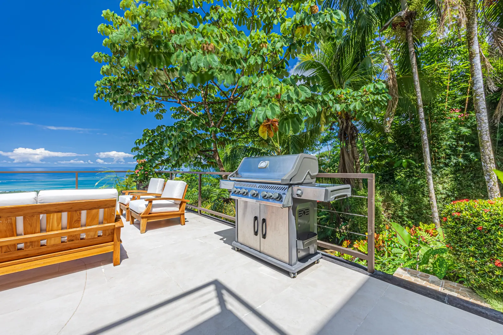 Casa Ballena &mdash; the built-in outdoor kitchen