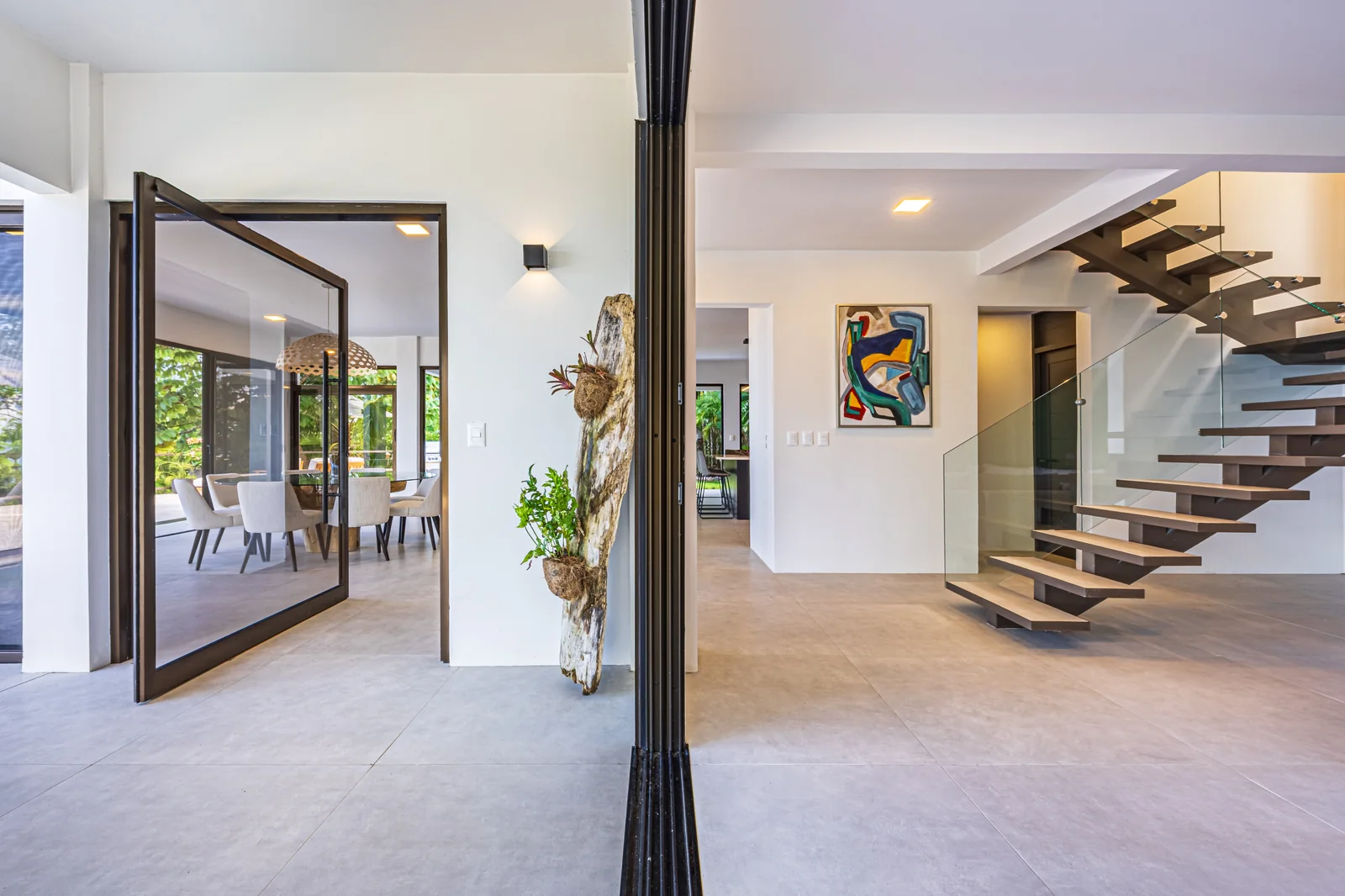 Casa Ballena &mdash; the entry and the stair
