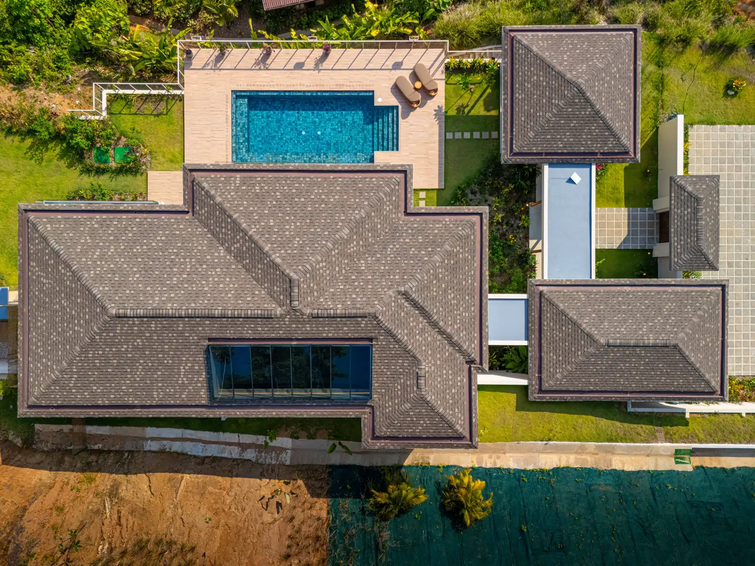 Casa Bella Vi&ntilde;a &mdash; the roofline and pool from directly above