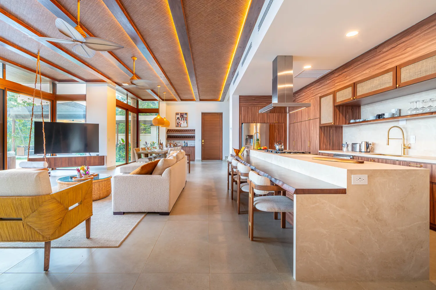 Casa Bella Vi&ntilde;a &mdash; the kitchen and the living area beyond it