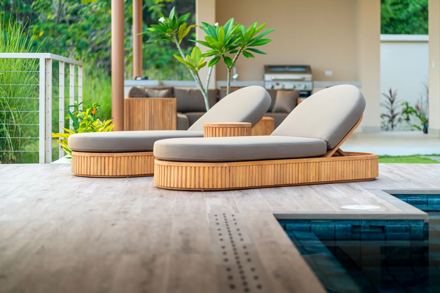 Casa Bella Vi&ntilde;a &mdash; loungers at the pool edge