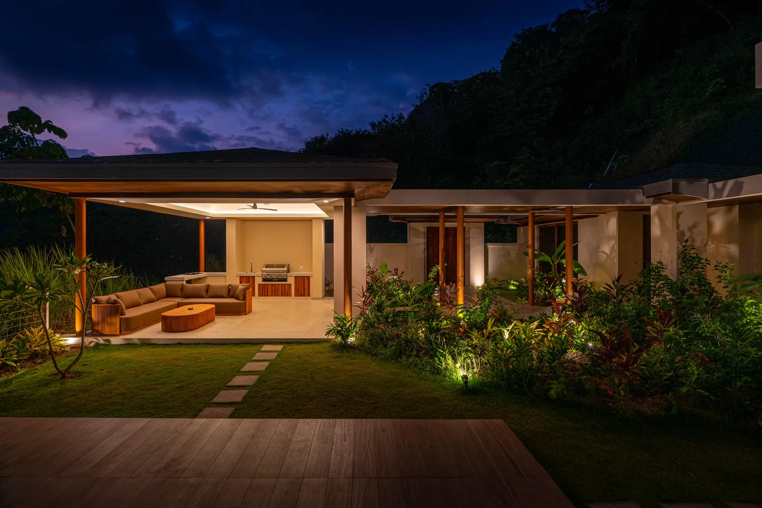 Casa Bella Vi&ntilde;a &mdash; the guest pavilion at dusk