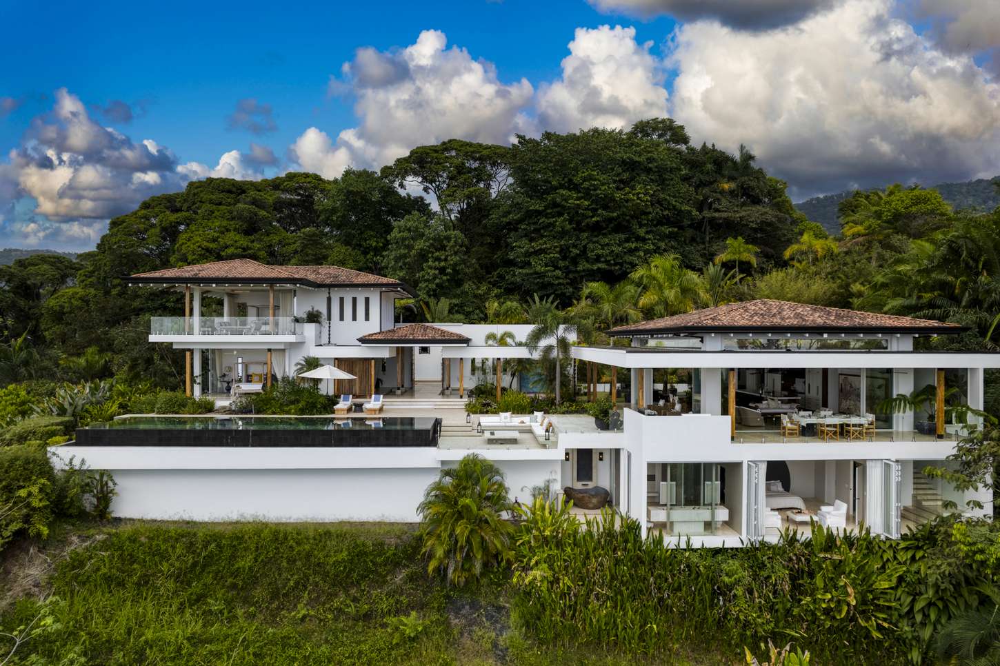 The house and its Las Olas neighbors, close enough to the beach to walk