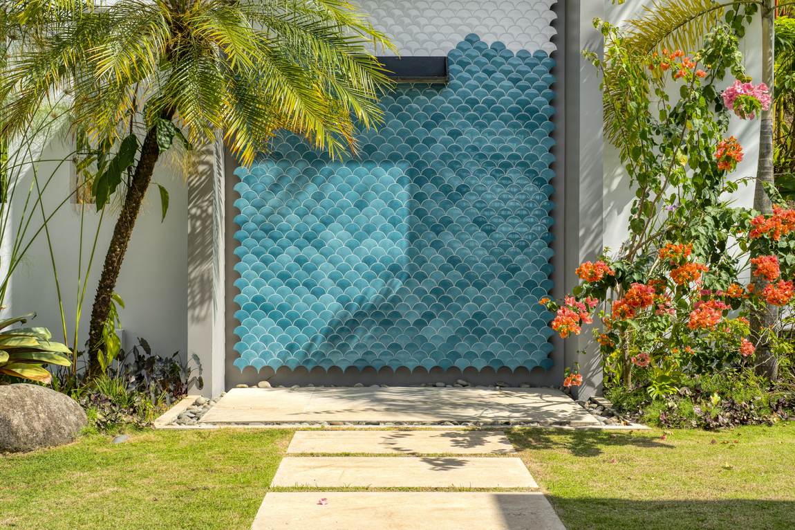 The tiled garden entry alongside the house