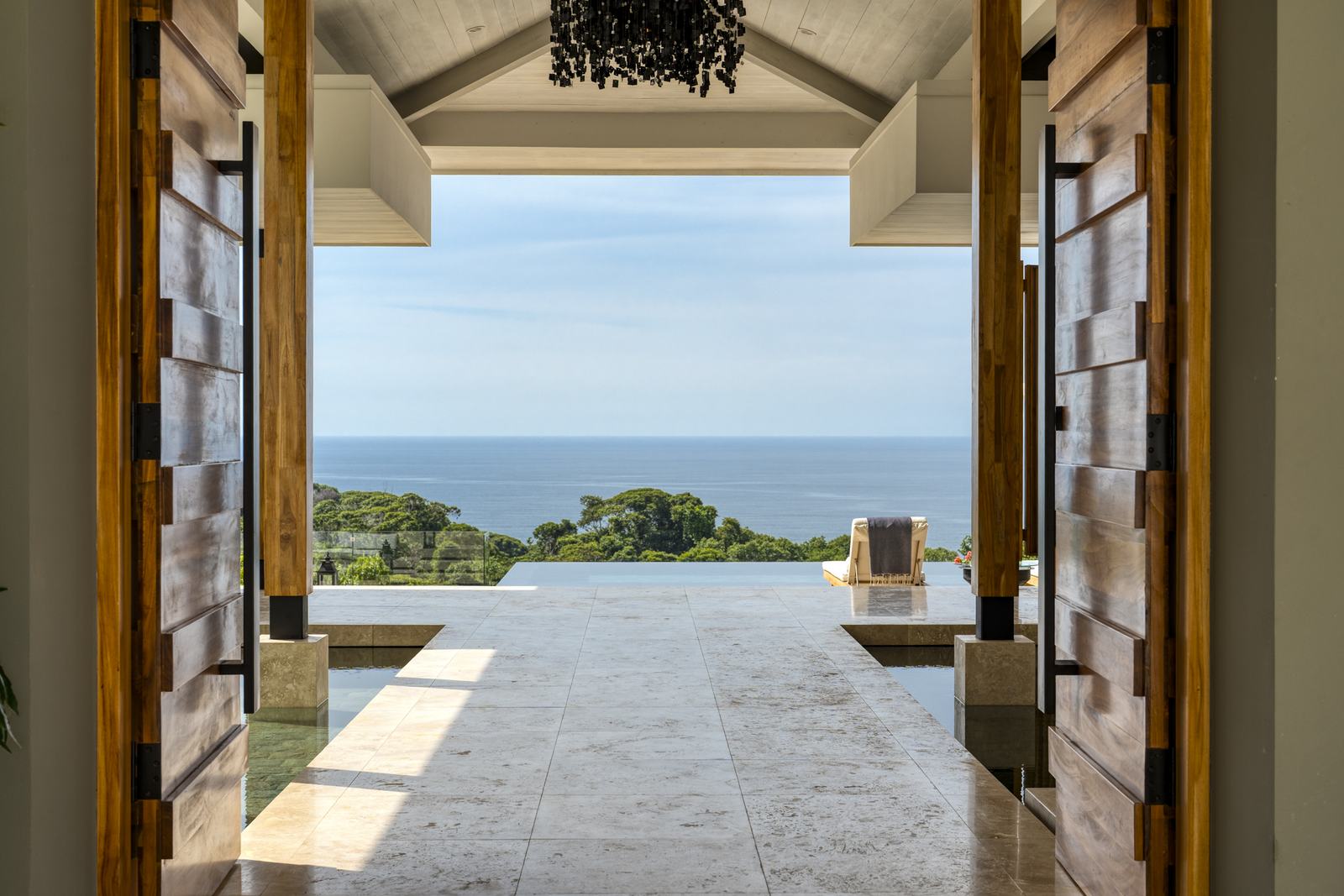The corridor opening directly onto the ocean view