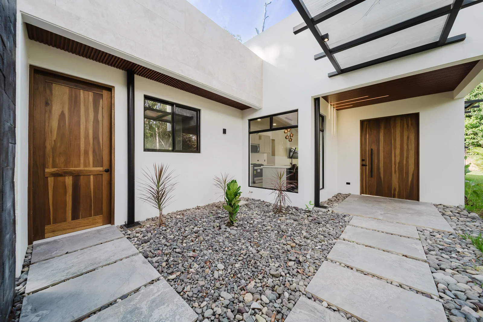 Casa Escondida &mdash; the enclosed entrance courtyard