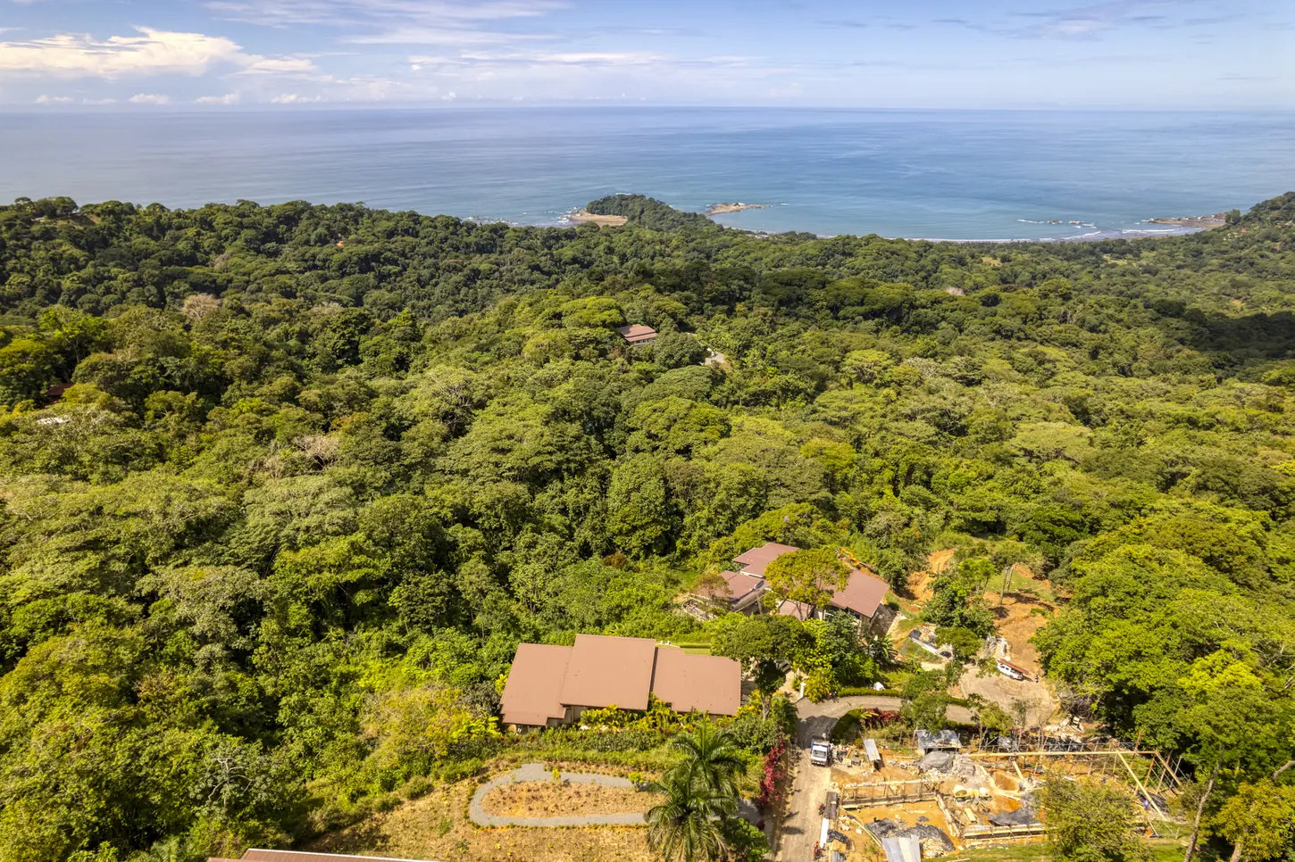 Casa Horizonte &mdash; the coast below the ridge