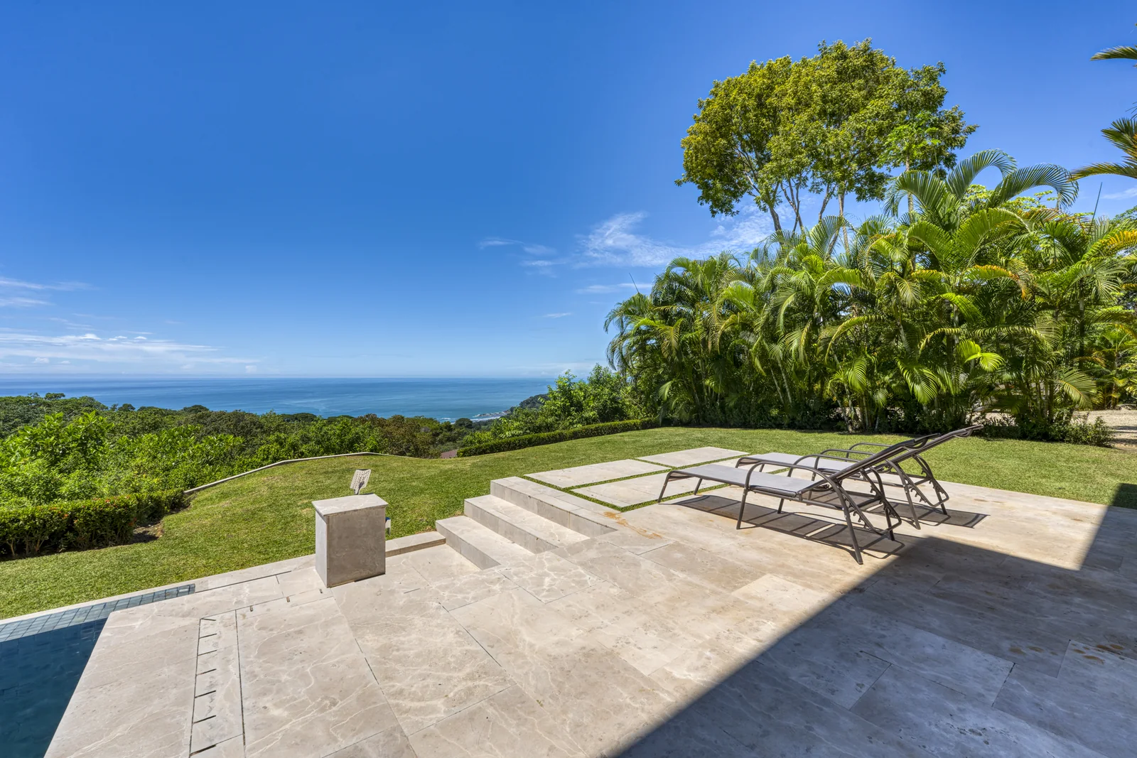 Casa Horizonte &mdash; the lawn running to the pool