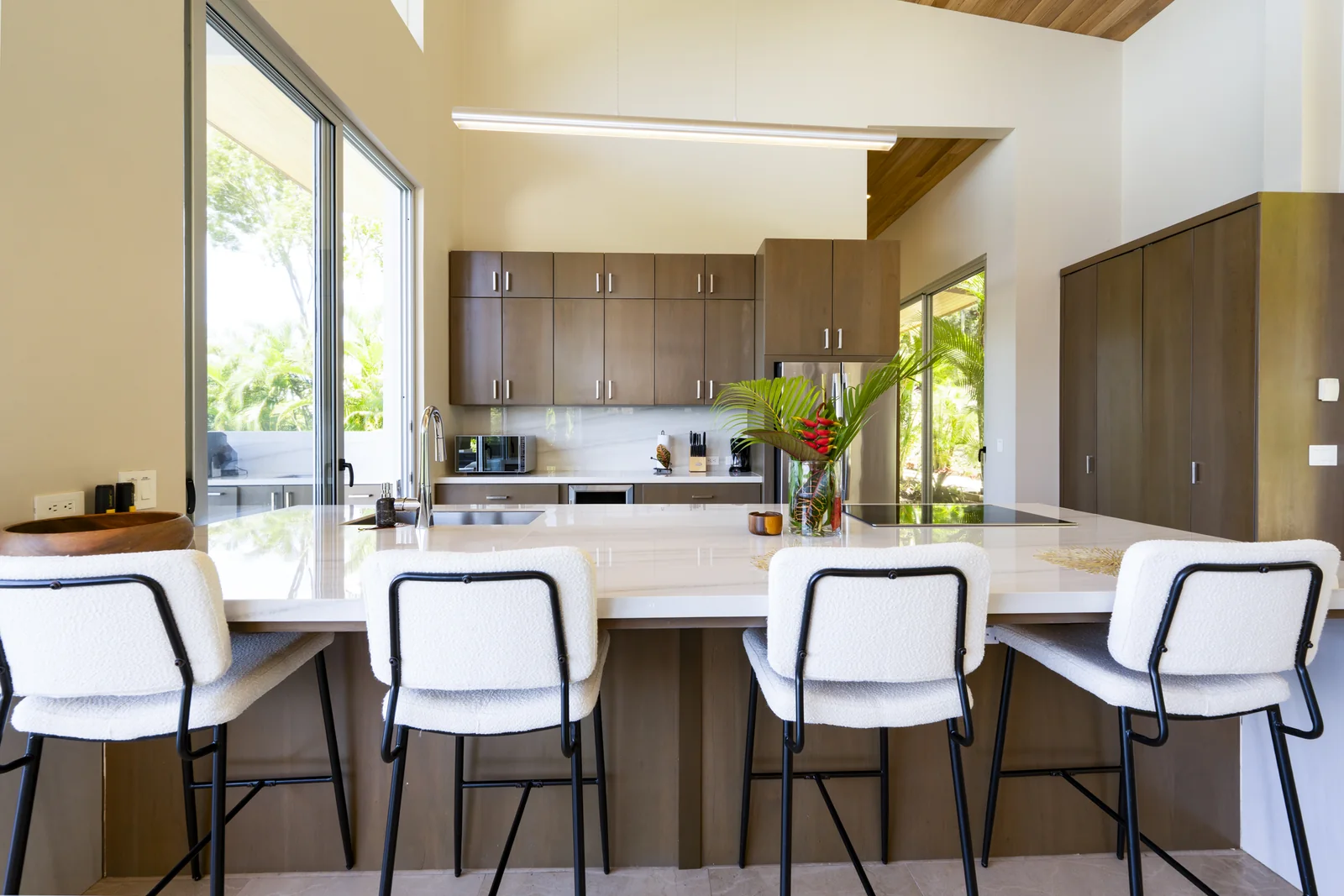 Casa Horizonte &mdash; the kitchen and bar seating