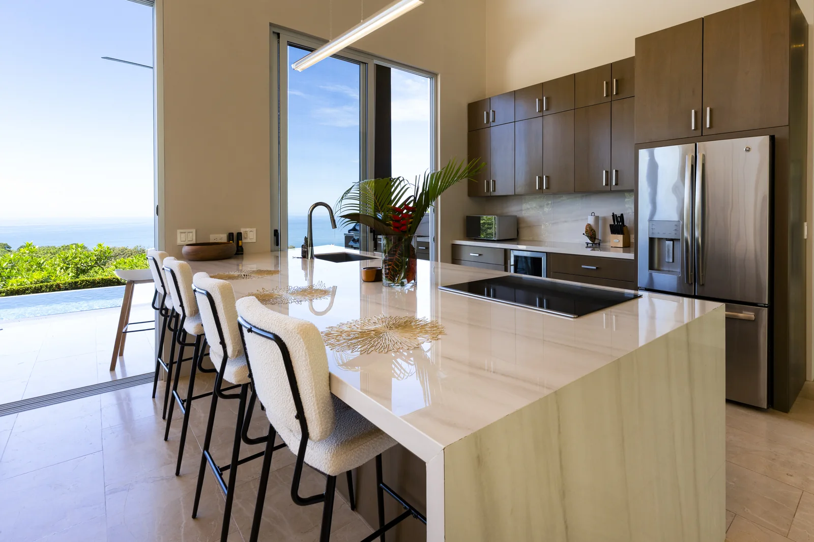 Casa Horizonte &mdash; the kitchen island in stone