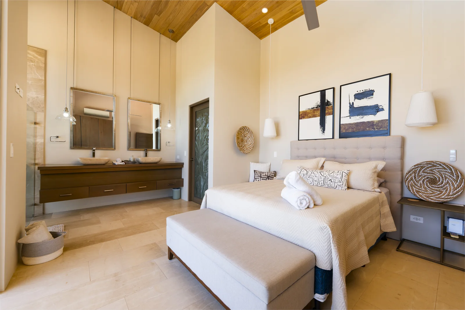 Casa Horizonte &mdash; the primary suite
