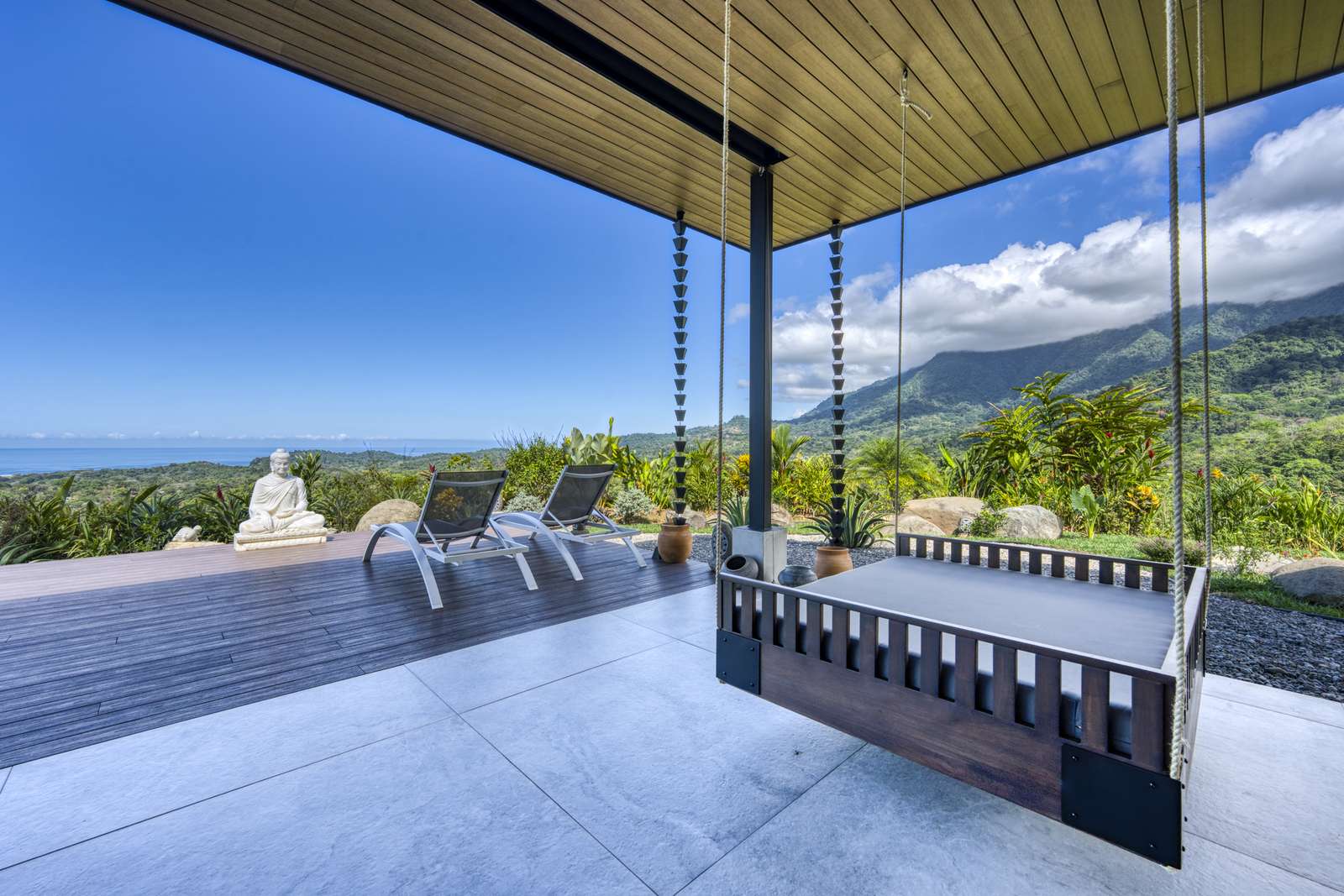Casa Karuna &mdash; The swinging daybed on the terrace