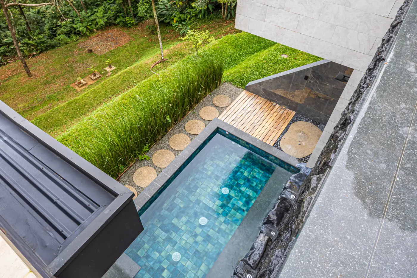 Casa Koules &mdash; the dipping pool and the waterfall wall