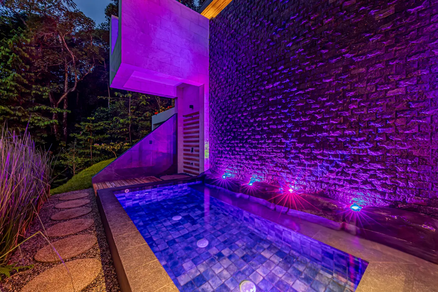 Casa Koules &mdash; the pool lit at night