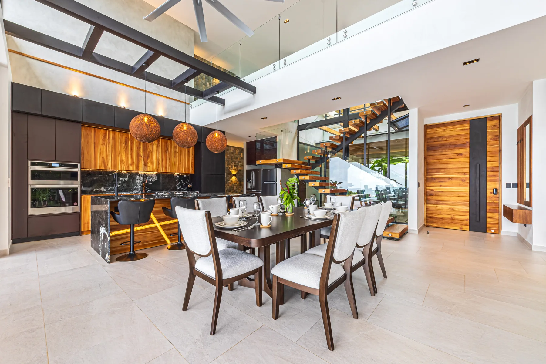 Casa Koules &mdash; the dining area