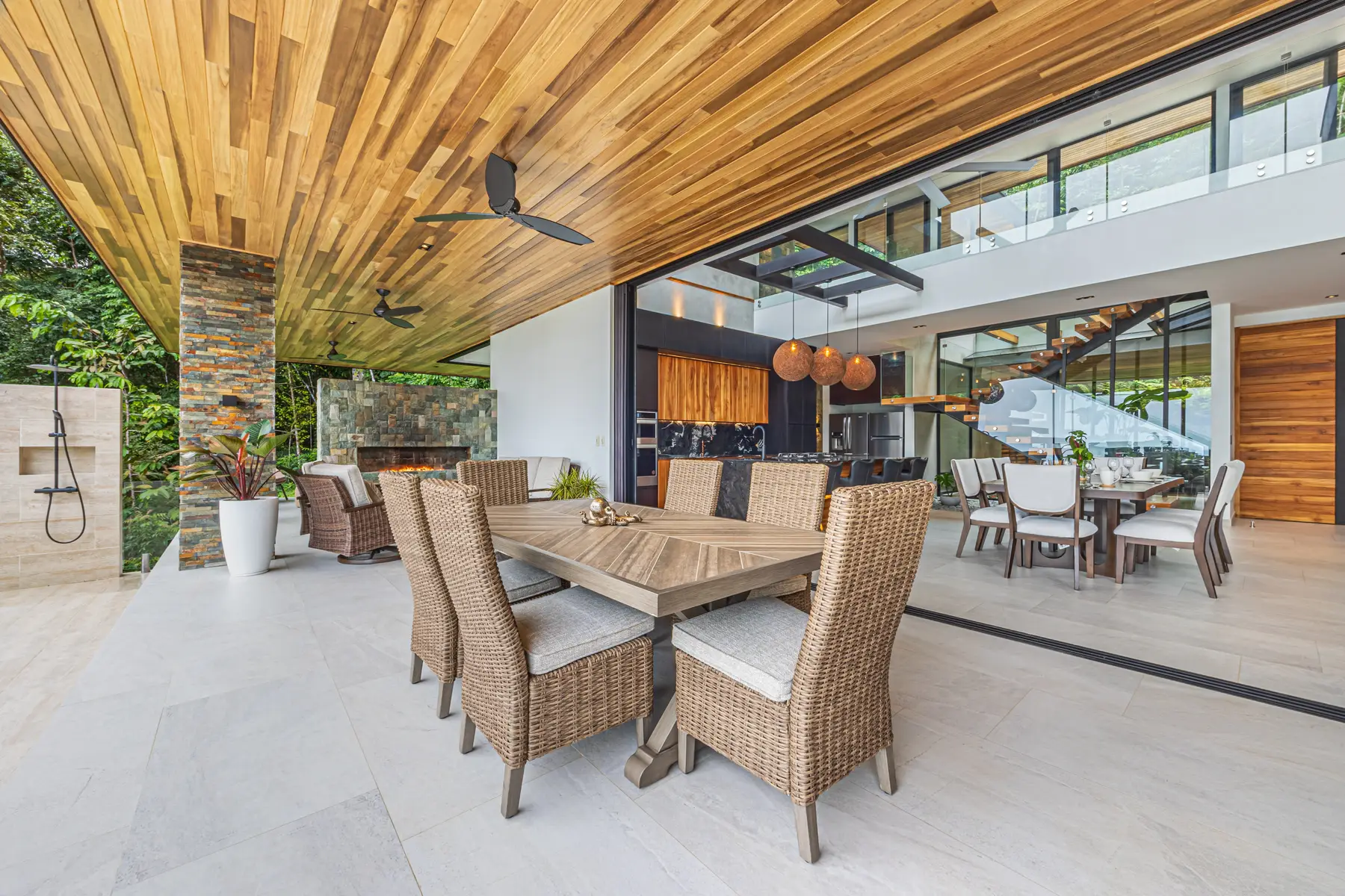 Casa Koules &mdash; dining on the terrace