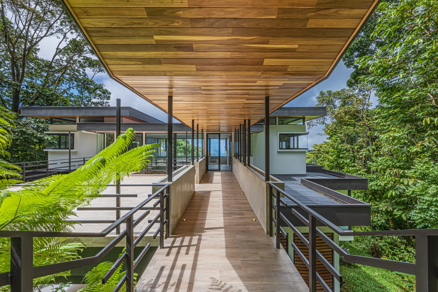 Casa Koules &mdash; the entry bridge