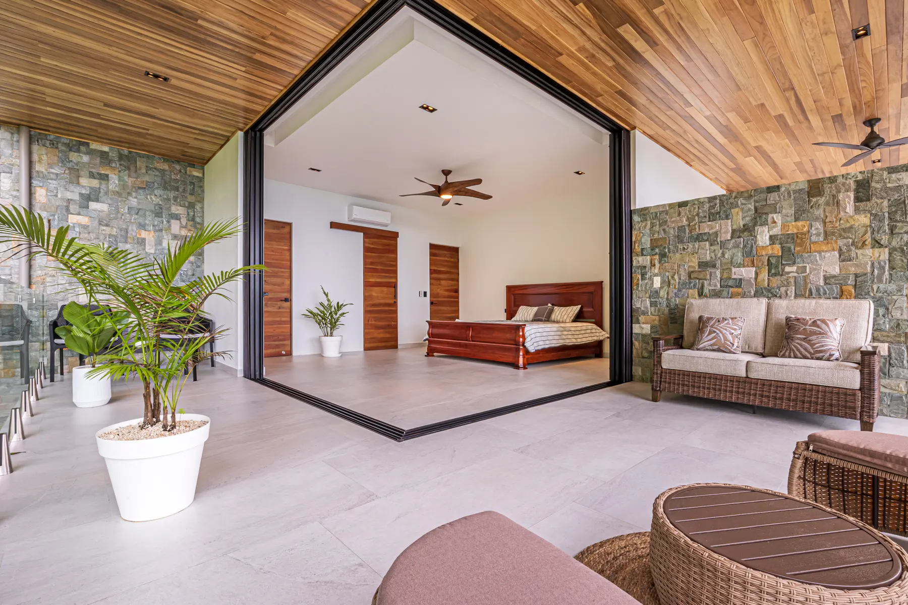 Casa Koules &mdash; a vaulted bedroom