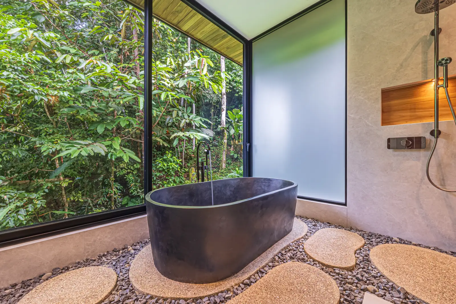 Casa Koules &mdash; the outdoor tub