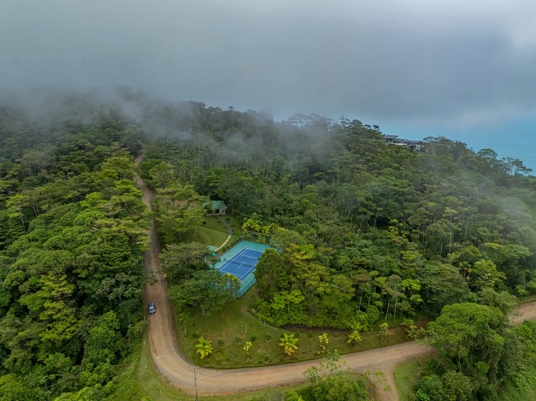 Casa Koules &mdash; the ridge in cloud