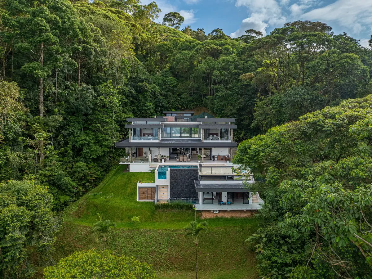 Casa Koules &mdash; the house in the forest