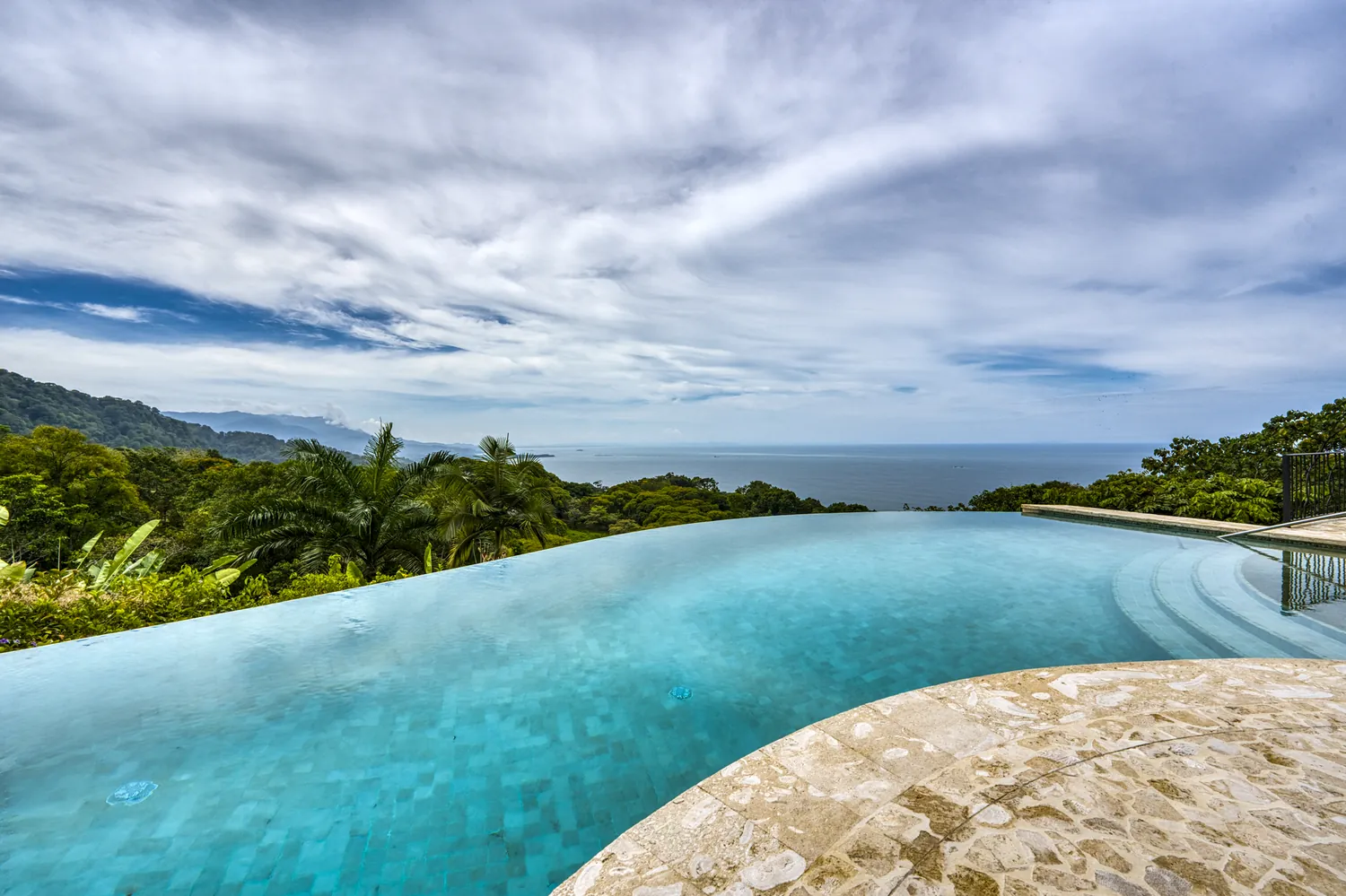 Casa Ladera &mdash; the infinity pool aimed at the ocean