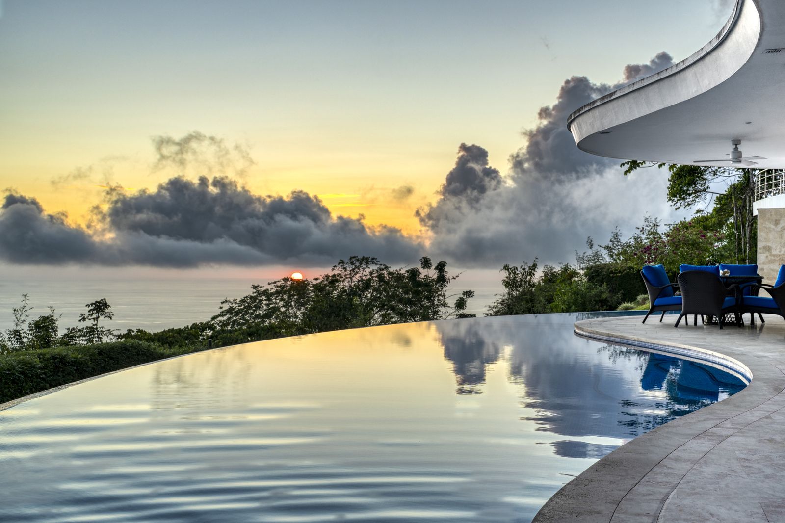 Casa Luz — sunset over the Pacific, mirrored in the infinity edge
