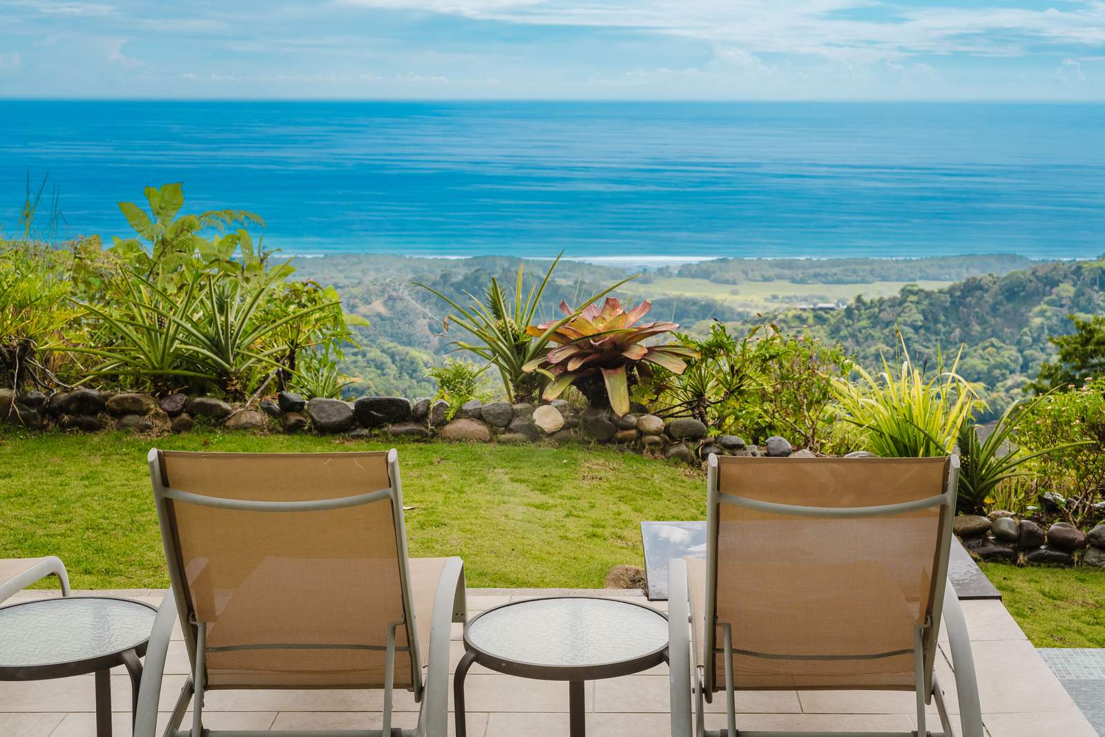 Casa Monta&ntilde;a &mdash; Loungers on the lawn, looking down the coast