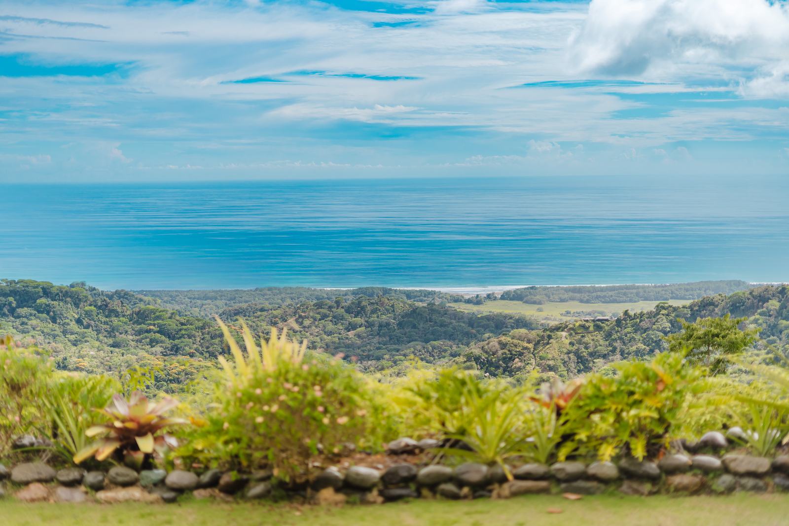 Casa Monta&ntilde;a &mdash; The coastline seen from the garden