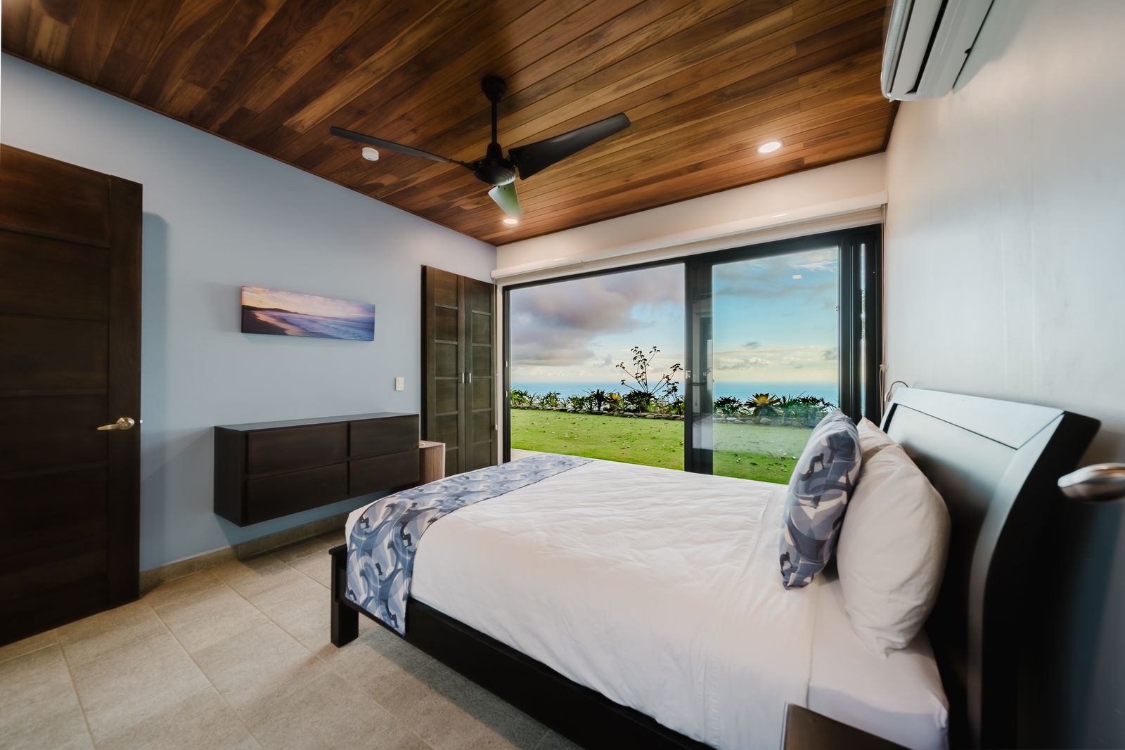 Casa Monta&ntilde;a &mdash; The primary suite