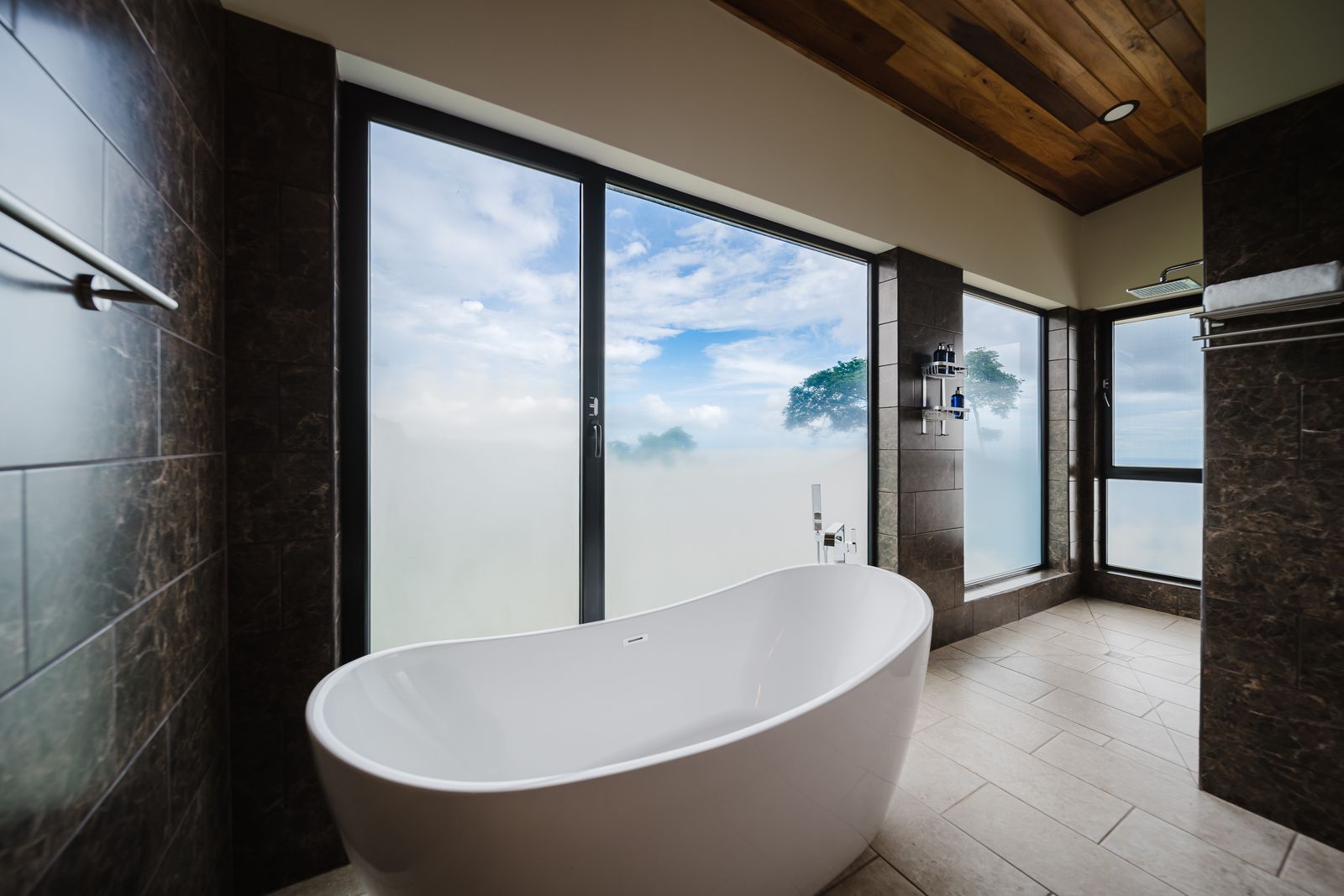 Casa Monta&ntilde;a &mdash; The soaking tub, set against the window