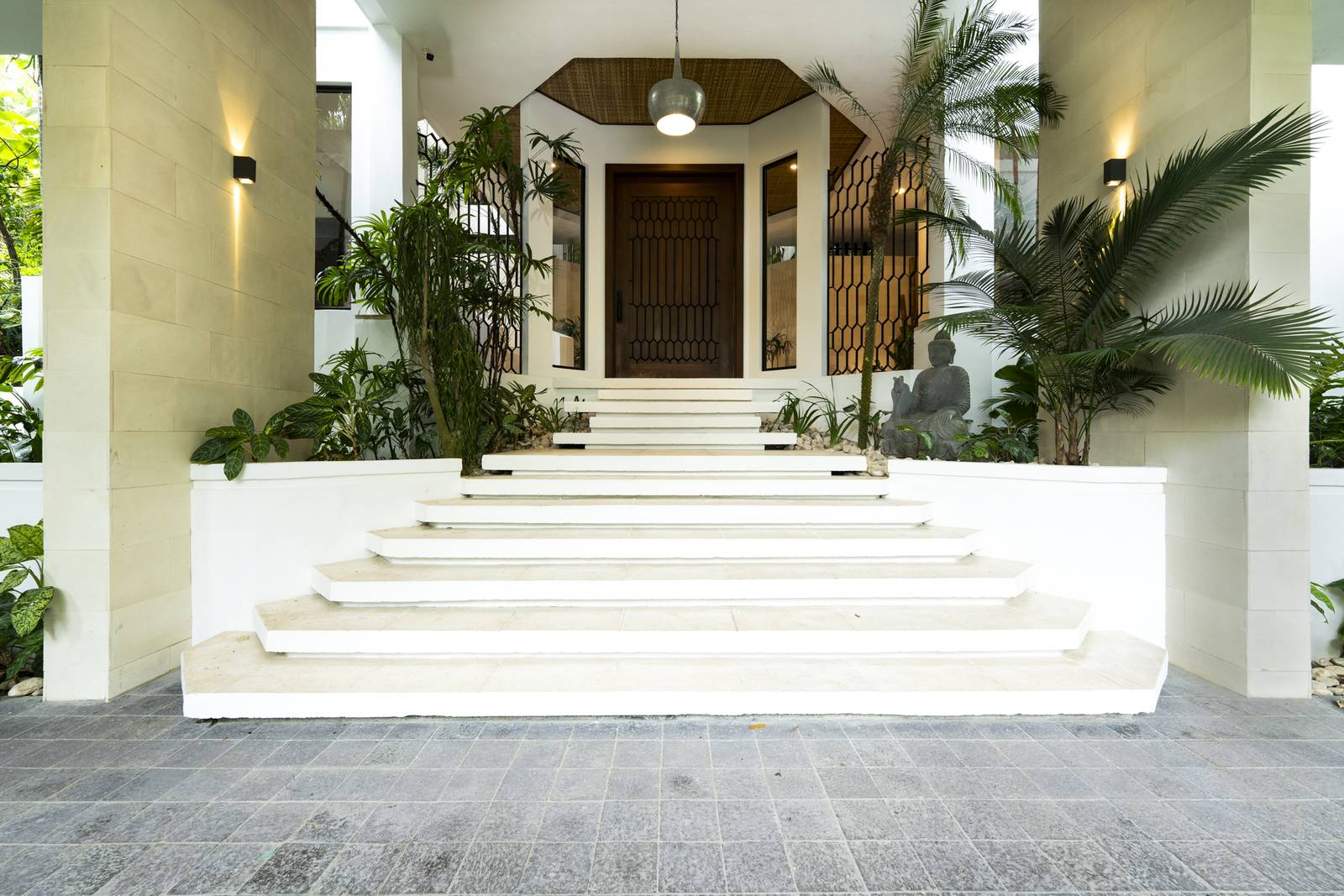 Casa SolAngelo &mdash; the hotel-style entrance at the end of the drive