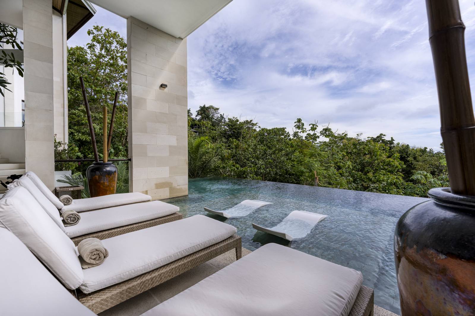 Casa SolAngelo &mdash; loungers at the pool edge