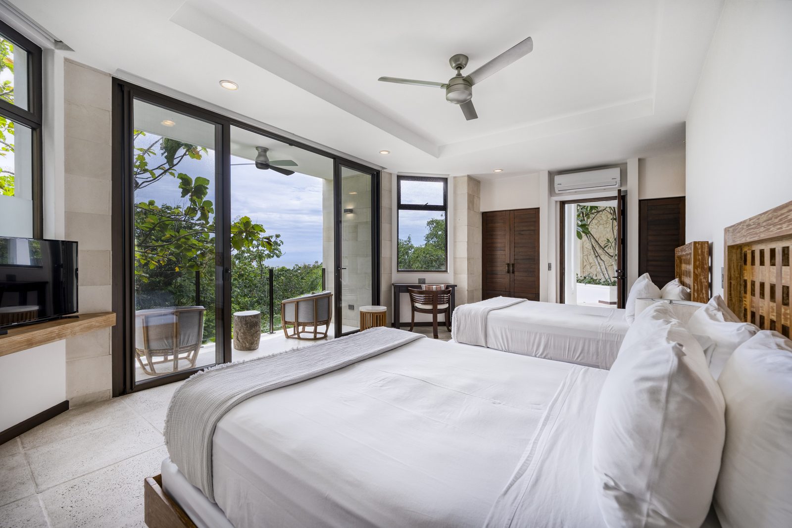 Casa SolAngelo &mdash; a guest bedroom