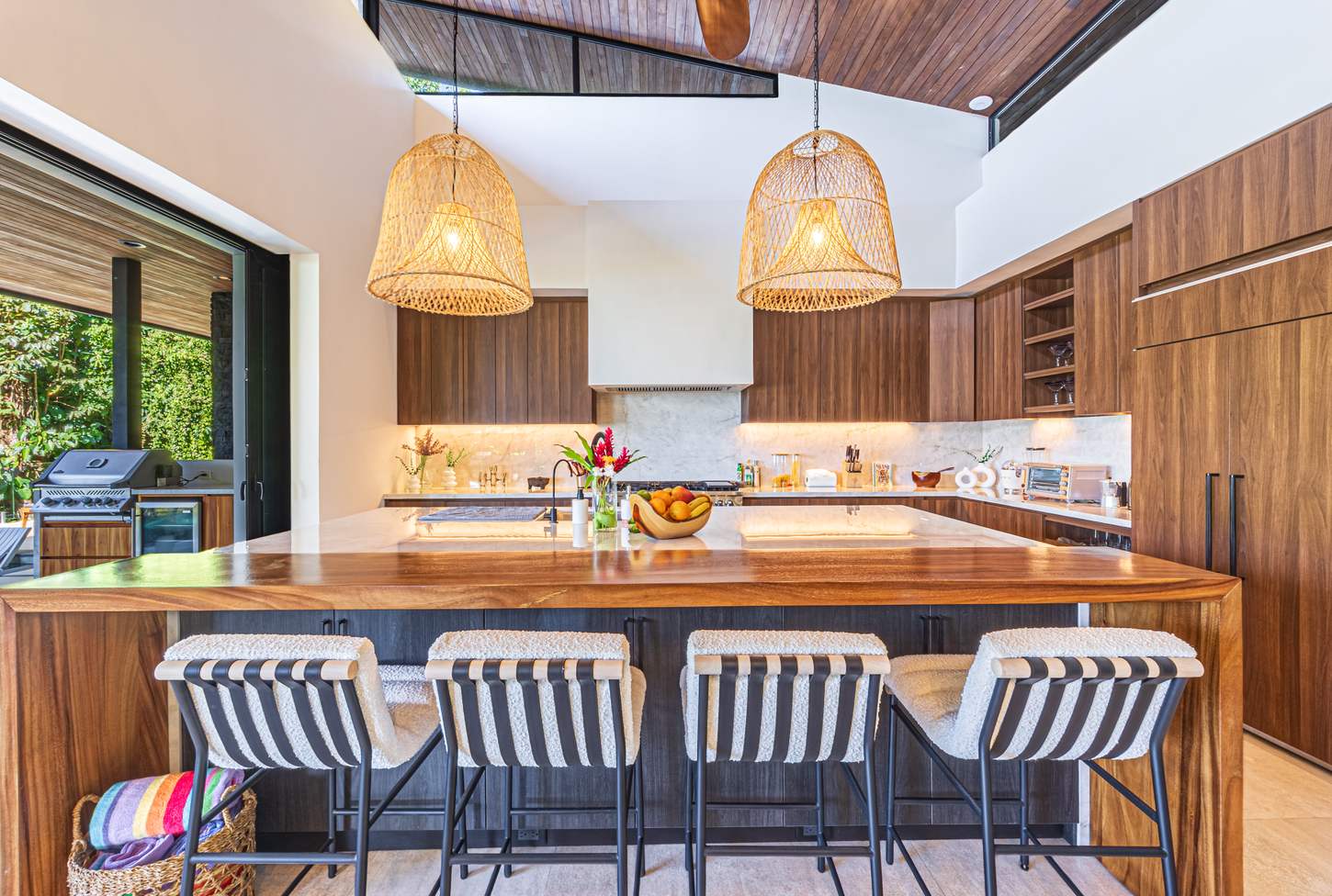 Casa Tango &mdash; The kitchen bar, with seating for six