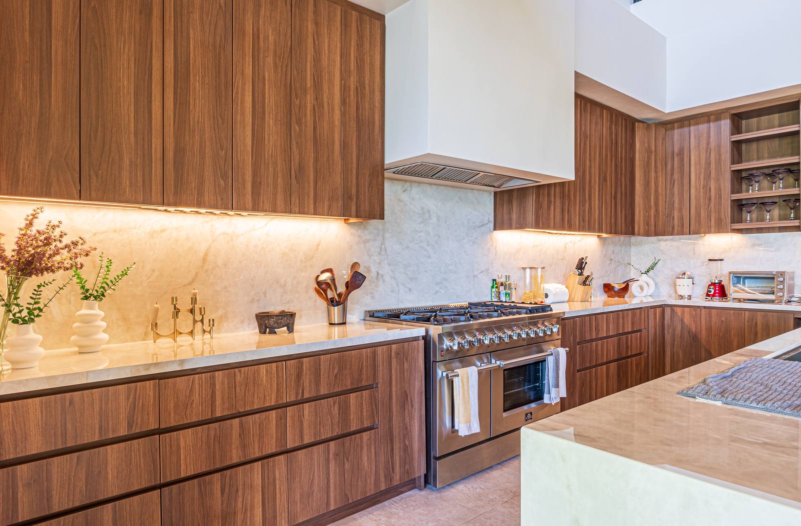 Casa Tango &mdash; The range and prep counter