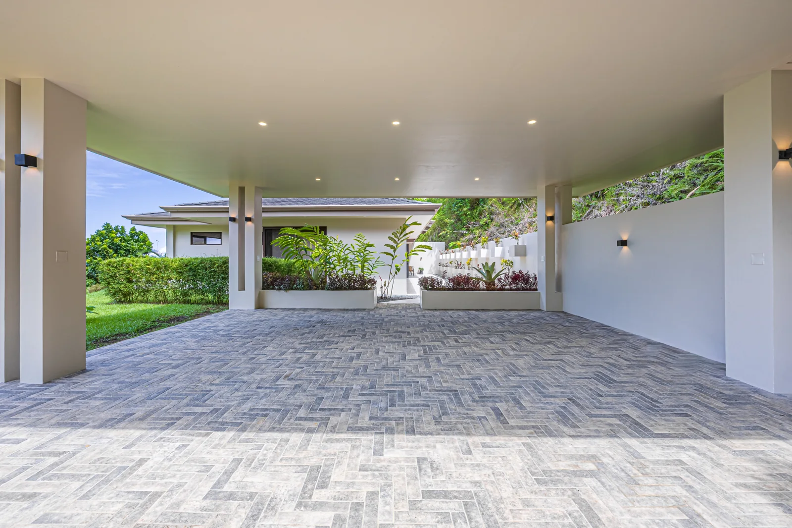 Casa Tranquilidad &mdash; the covered walkway