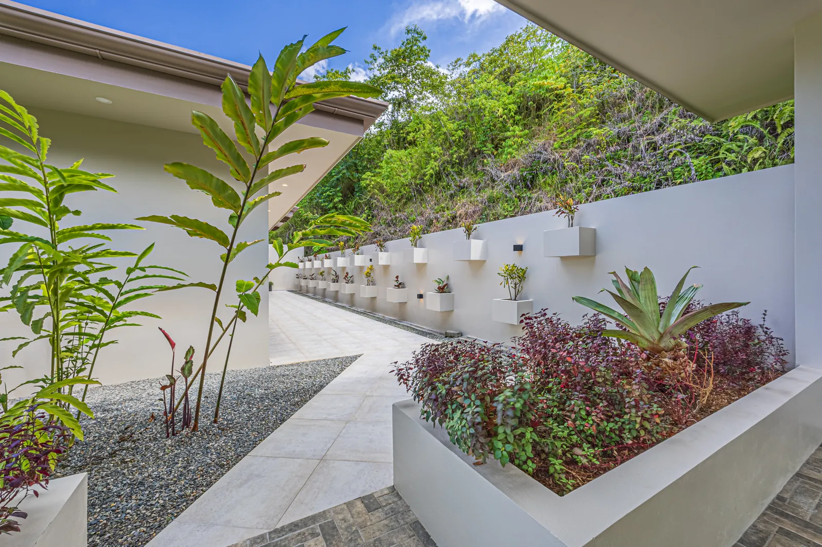 Casa Tranquilidad &mdash; the planting along the terrace edge